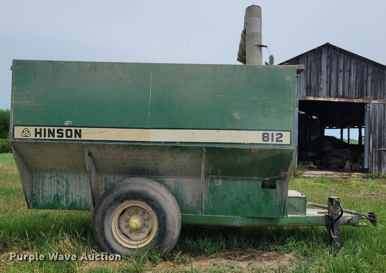 image for item JO9257 Hinson 812  grain cart