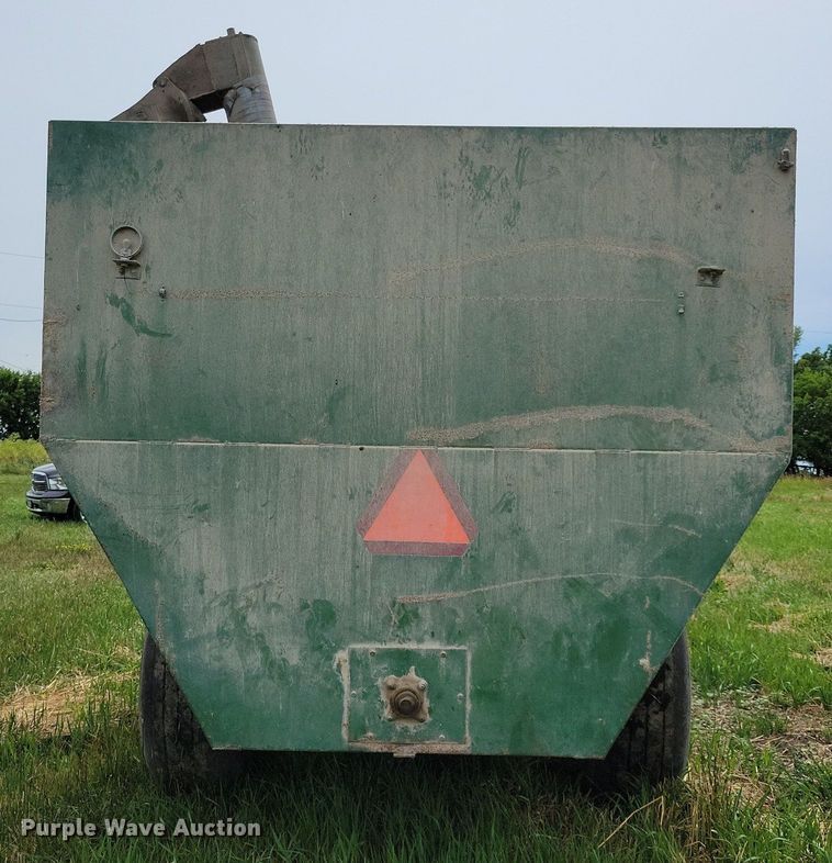 image for item JO9257 Hinson 812  grain cart