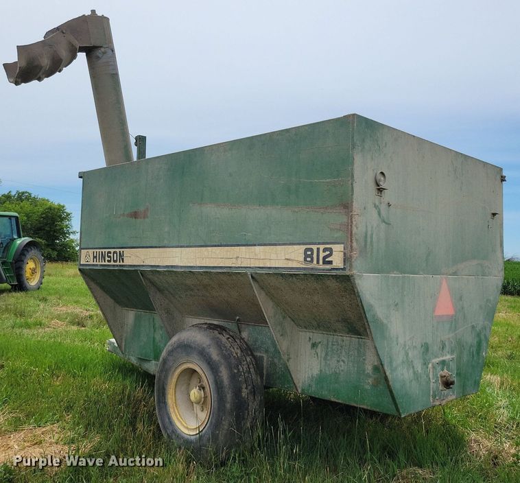 image for item JO9257 Hinson 812  grain cart