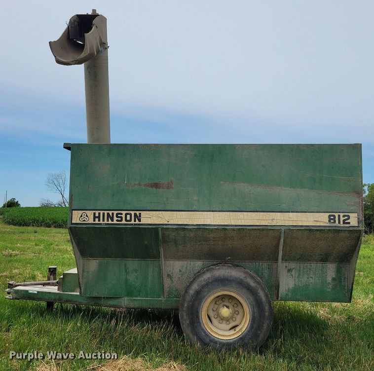 image for item JO9257 Hinson 812  grain cart