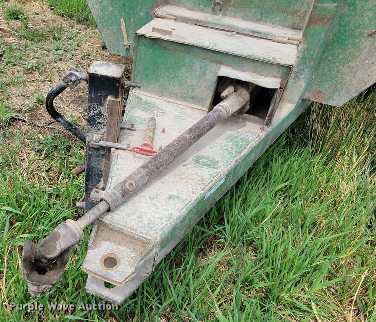 image for item JO9257 Hinson 812  grain cart