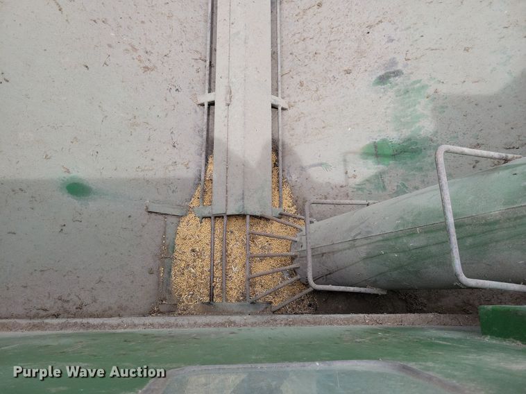 image for item JO9257 Hinson 812  grain cart