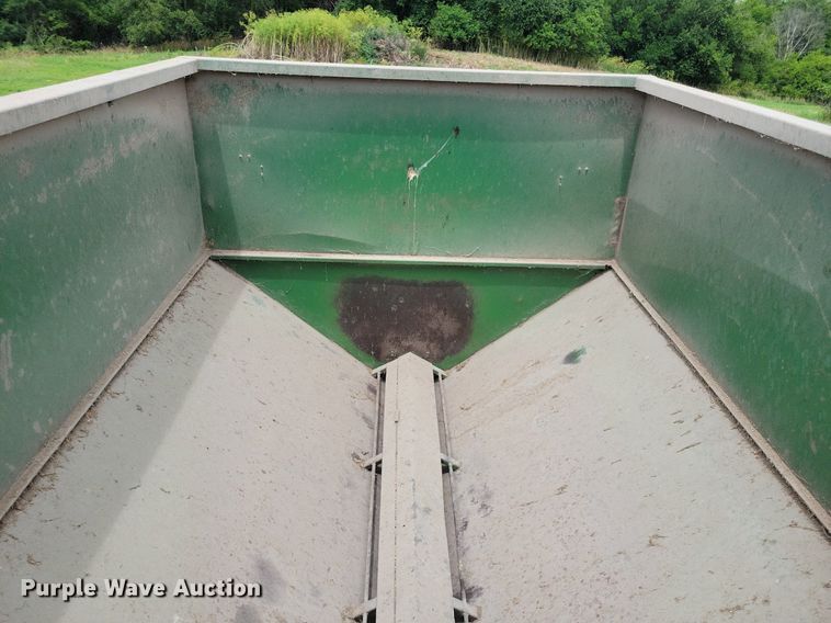 image for item JO9257 Hinson 812  grain cart