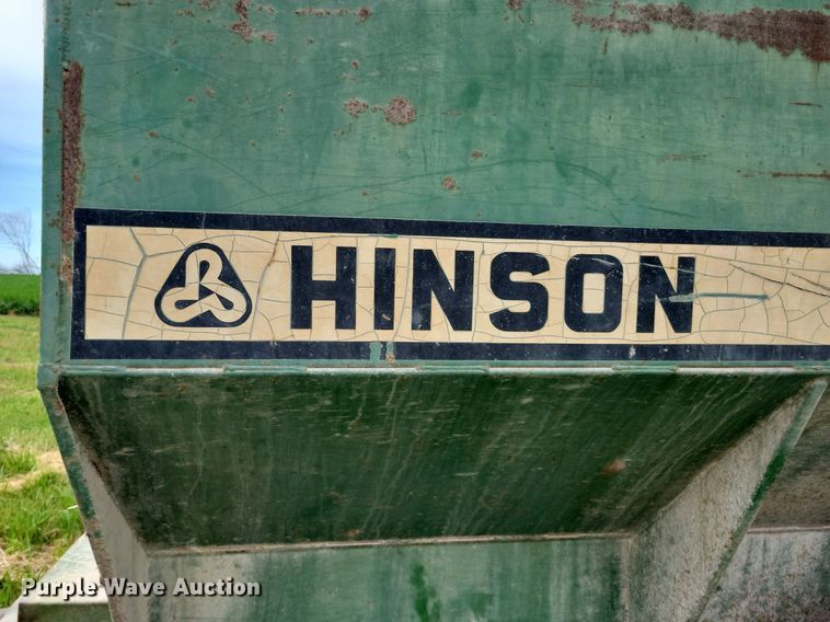 image for item JO9257 Hinson 812  grain cart