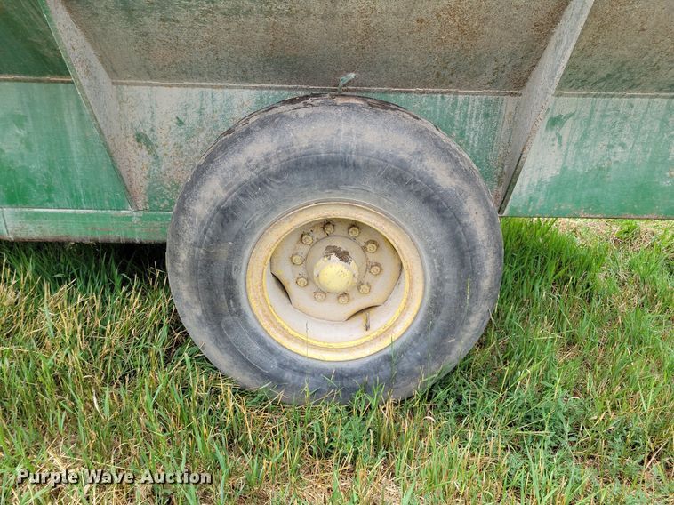 image for item JO9257 Hinson 812  grain cart