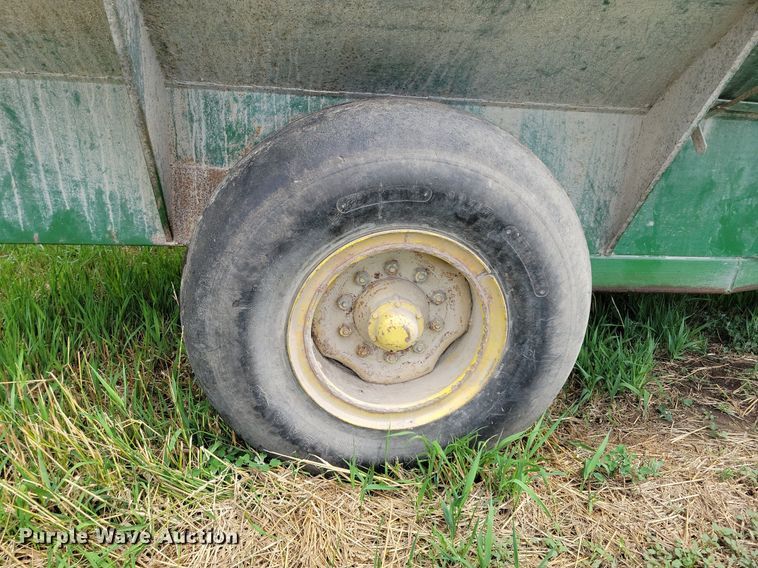 image for item JO9257 Hinson 812  grain cart