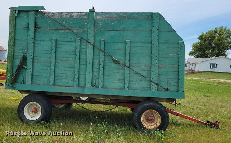 image for item JO9259 Kory 8278  silage dump wagon