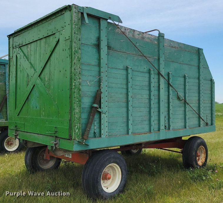 image for item JO9259 Kory 8278  silage dump wagon
