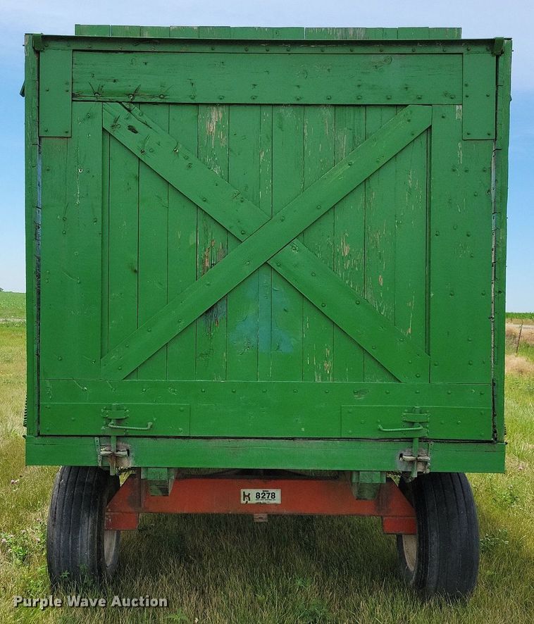 image for item JO9259 Kory 8278  silage dump wagon