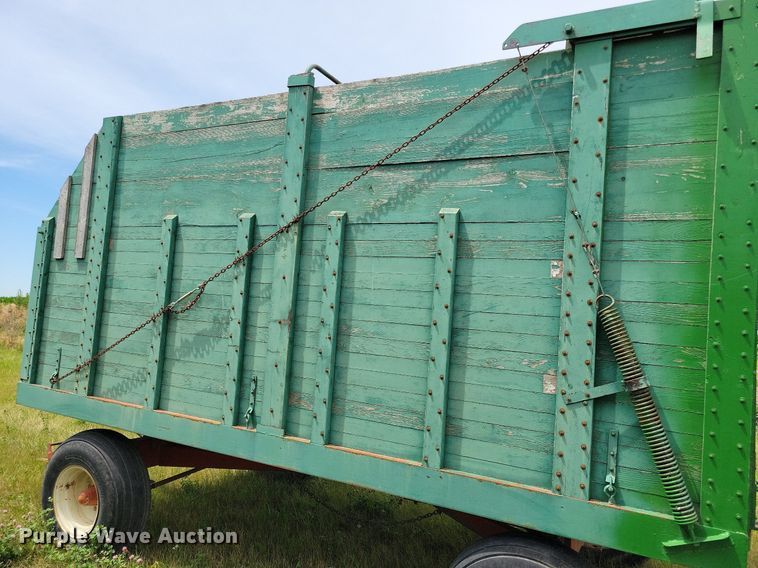image for item JO9259 Kory 8278  silage dump wagon