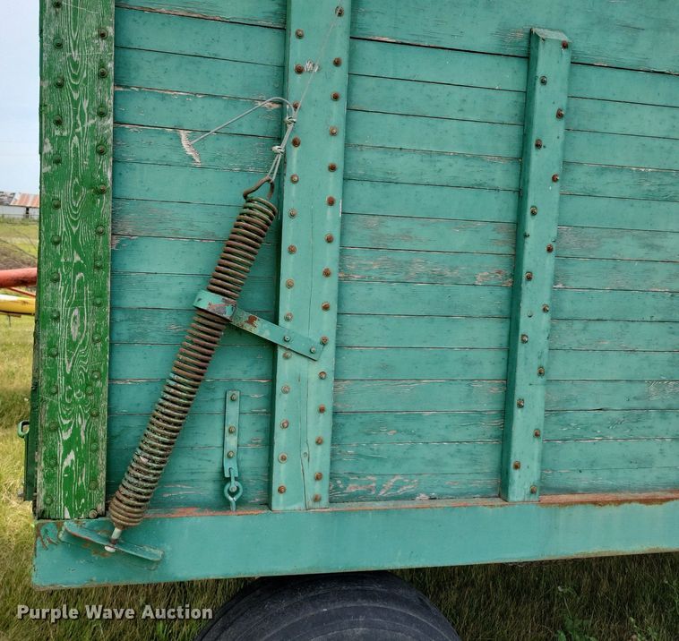 image for item JO9259 Kory 8278  silage dump wagon