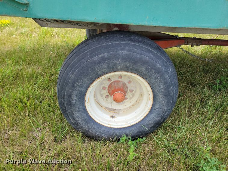 image for item JO9259 Kory 8278  silage dump wagon