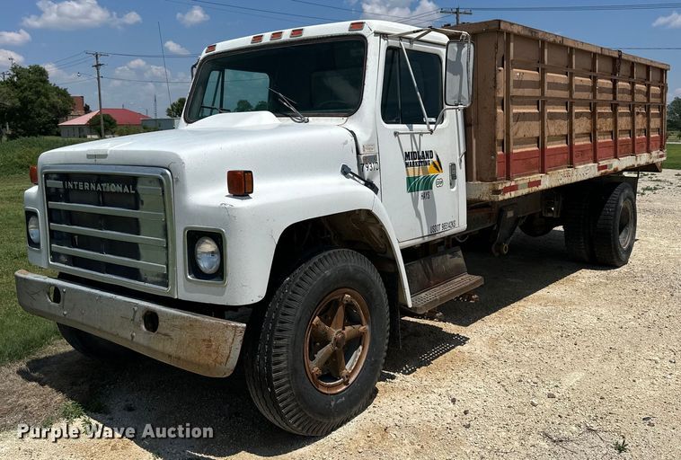 image for item KL9022 1979 International 1824  grain truck