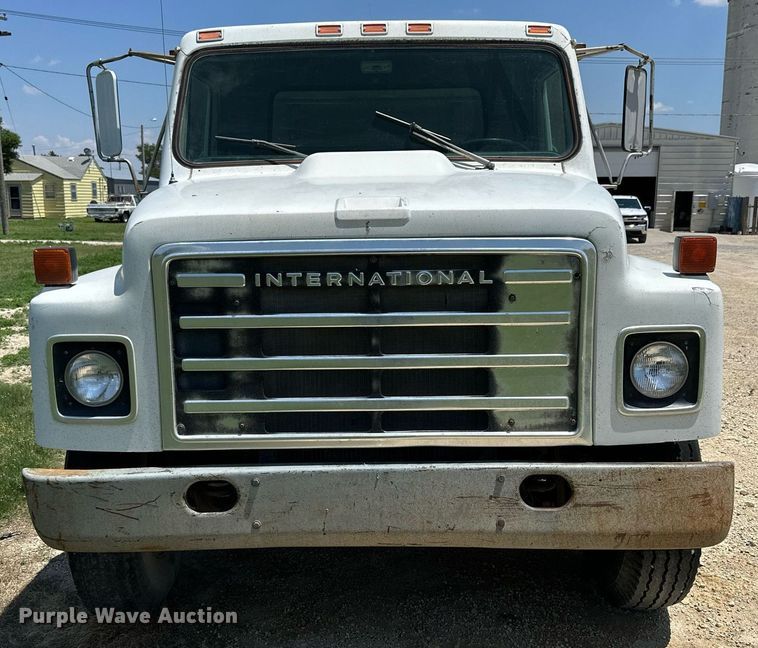 image for item KL9022 1979 International 1824  grain truck