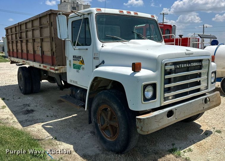 image for item KL9022 1979 International 1824  grain truck