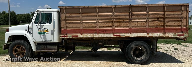image for item KL9022 1979 International 1824  grain truck