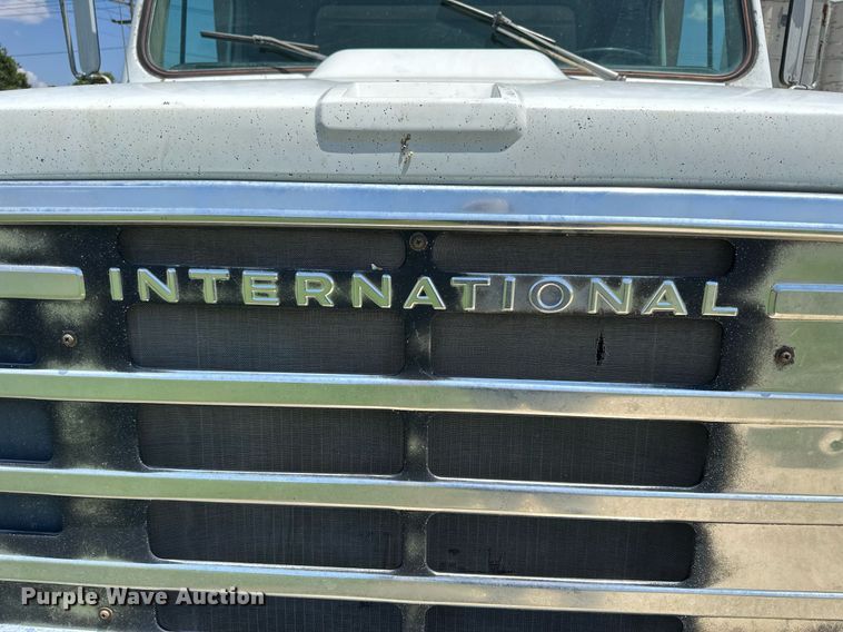 image for item KL9022 1979 International 1824  grain truck