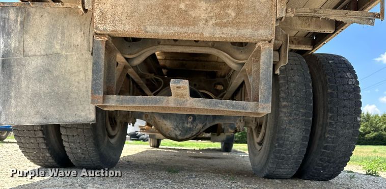 image for item KL9022 1979 International 1824  grain truck