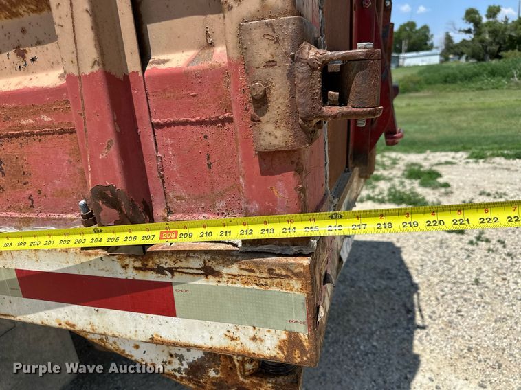 image for item KL9022 1979 International 1824  grain truck