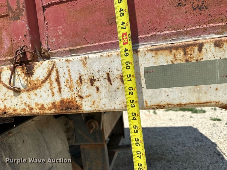 image for item KL9022 1979 International 1824  grain truck