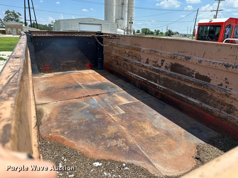 image for item KL9022 1979 International 1824  grain truck