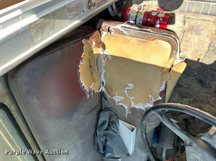 image for item KL9022 1979 International 1824  grain truck