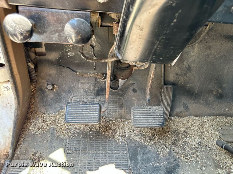 image for item KL9022 1979 International 1824  grain truck