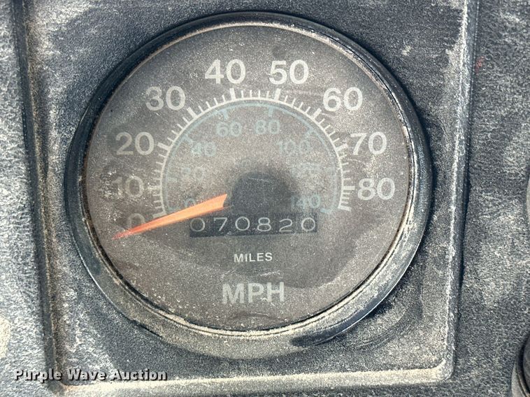 image for item KL9022 1979 International 1824  grain truck