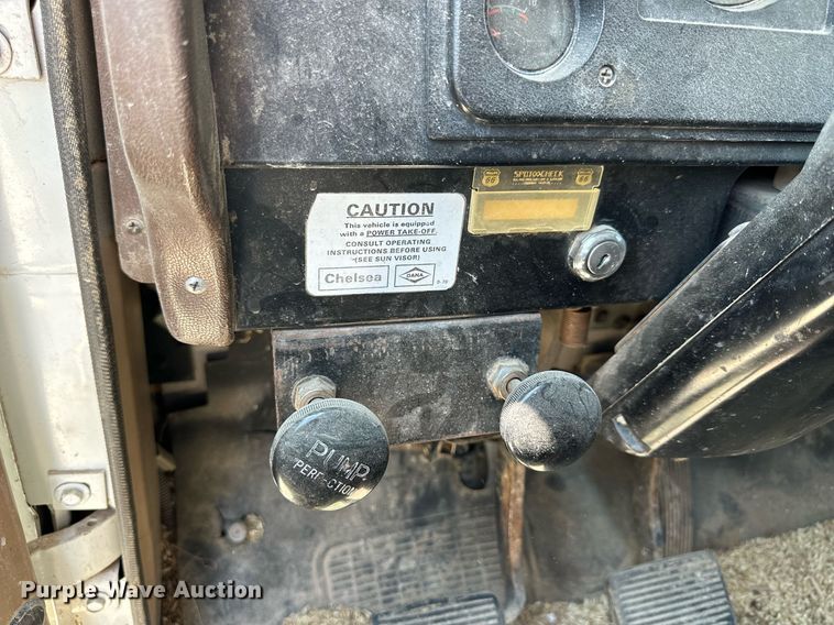 image for item KL9022 1979 International 1824  grain truck