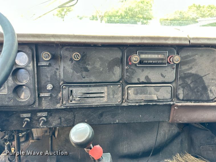 image for item KL9022 1979 International 1824  grain truck