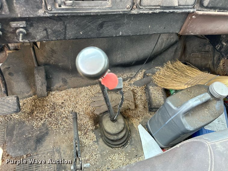 image for item KL9022 1979 International 1824  grain truck