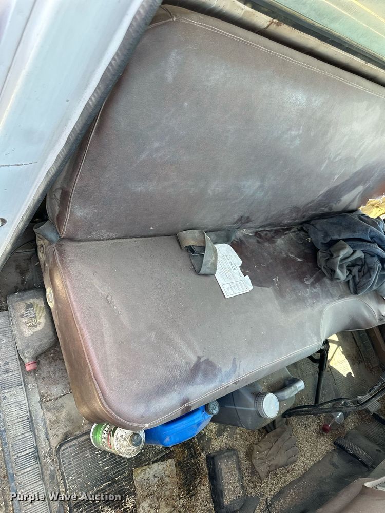 image for item KL9022 1979 International 1824  grain truck