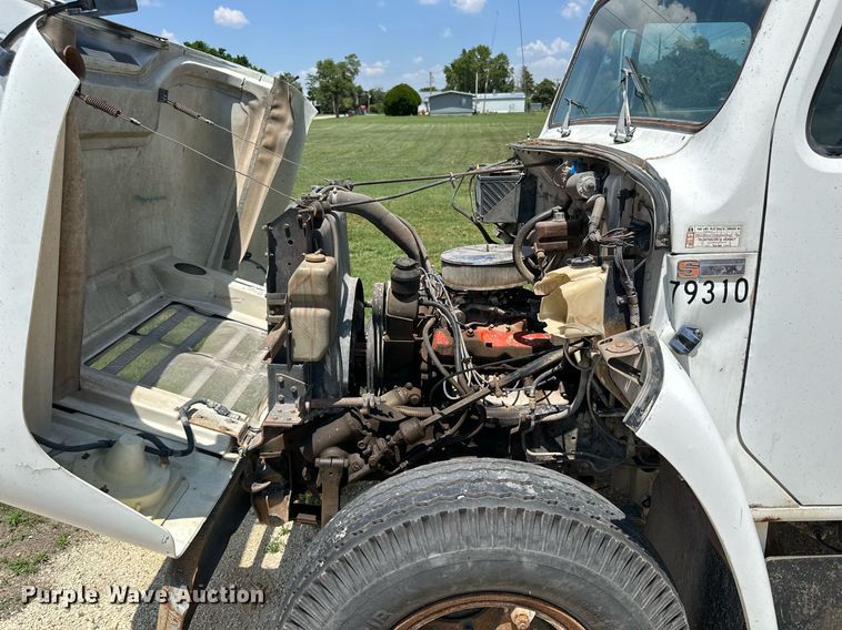 image for item KL9022 1979 International 1824  grain truck