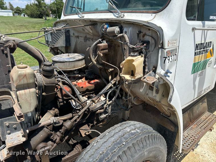 image for item KL9022 1979 International 1824  grain truck