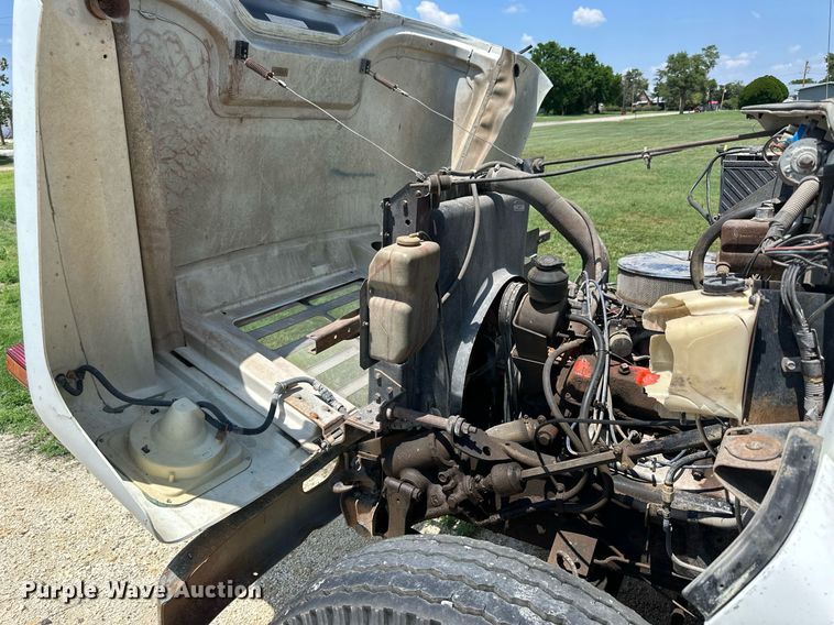 image for item KL9022 1979 International 1824  grain truck