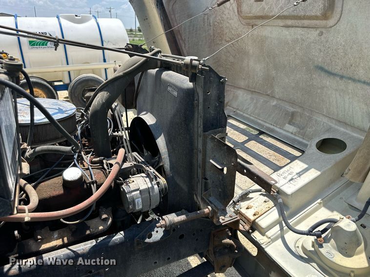 image for item KL9022 1979 International 1824  grain truck