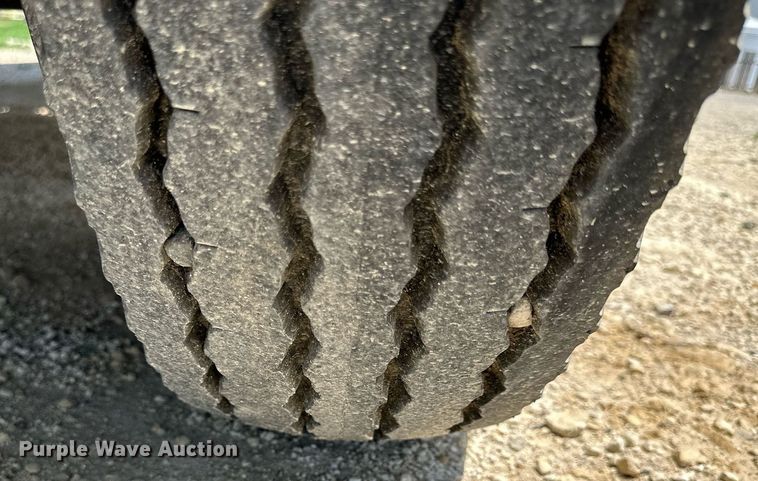 image for item KL9022 1979 International 1824  grain truck