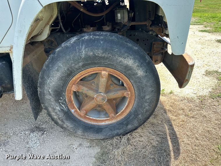 image for item KL9022 1979 International 1824  grain truck