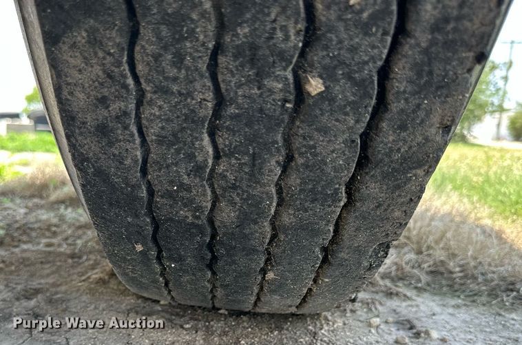 image for item KL9022 1979 International 1824  grain truck