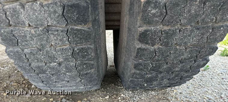 image for item KL9022 1979 International 1824  grain truck