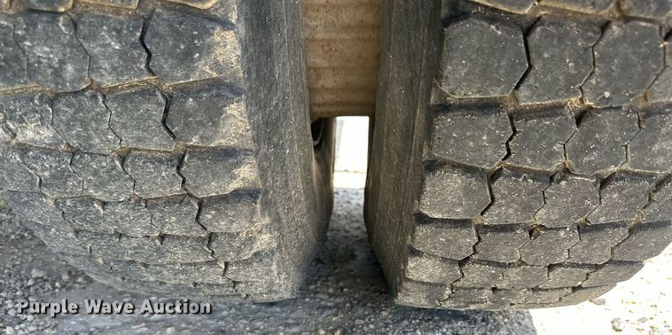 image for item KL9022 1979 International 1824  grain truck