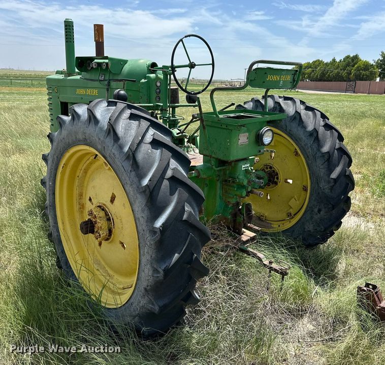 image for item KM9872 1950 John Deere G  tractor