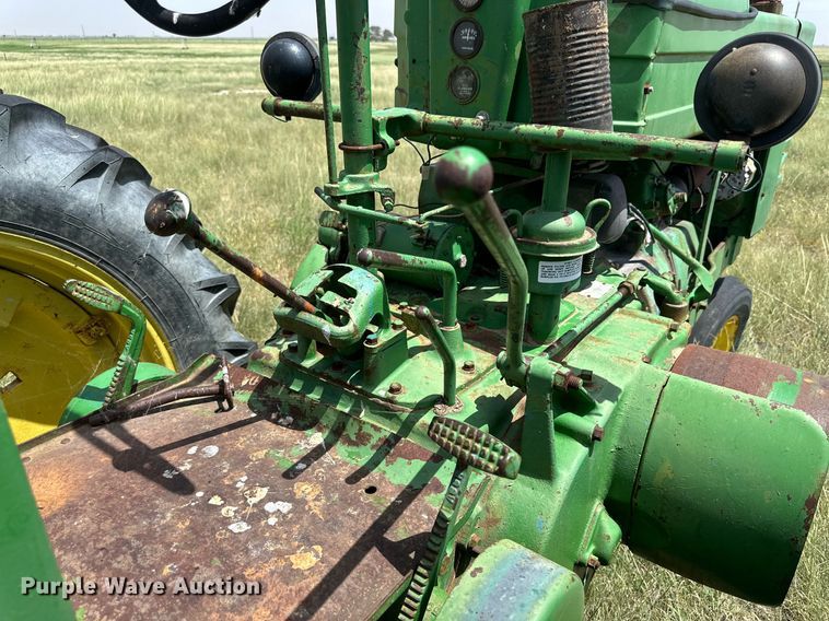 image for item KM9872 1950 John Deere G  tractor
