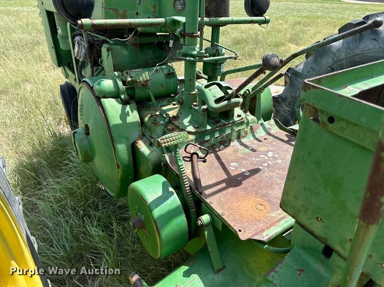 image for item KM9872 1950 John Deere G  tractor