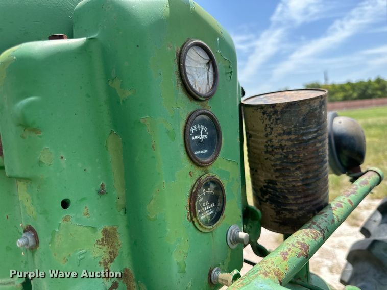 image for item KM9872 1950 John Deere G  tractor