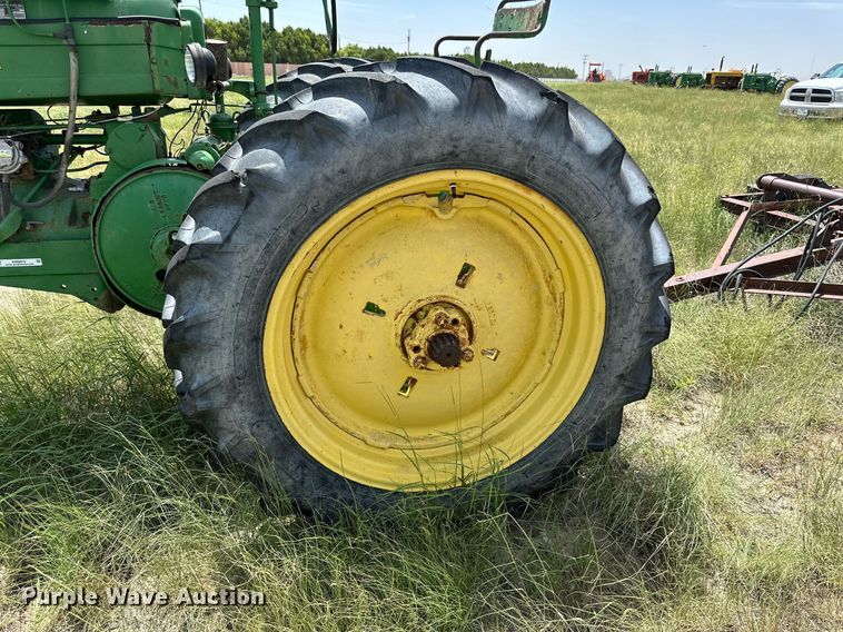 image for item KM9872 1950 John Deere G  tractor