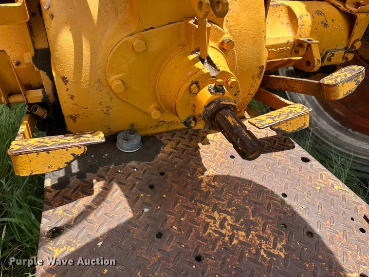 image for item KM9873 Minneapolis Moline UB  tractor