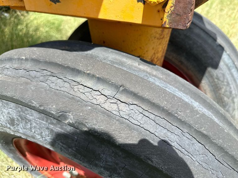 image for item KM9873 Minneapolis Moline UB  tractor