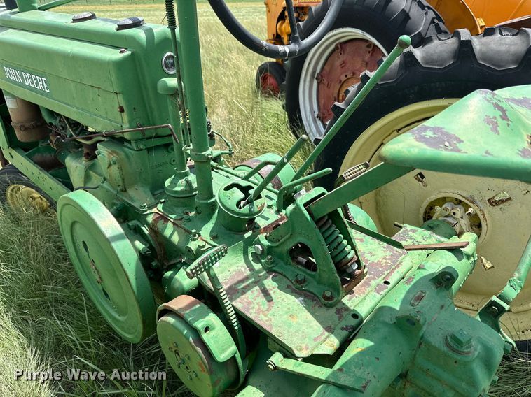 image for item KM9874 1944 John Deere B  tractor