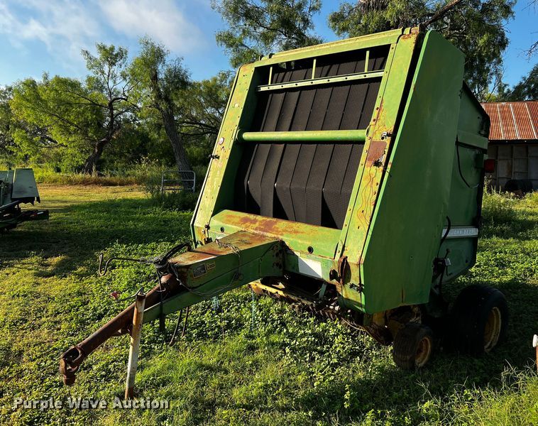 image for item LF9324 1988 John Deere 530  round baler